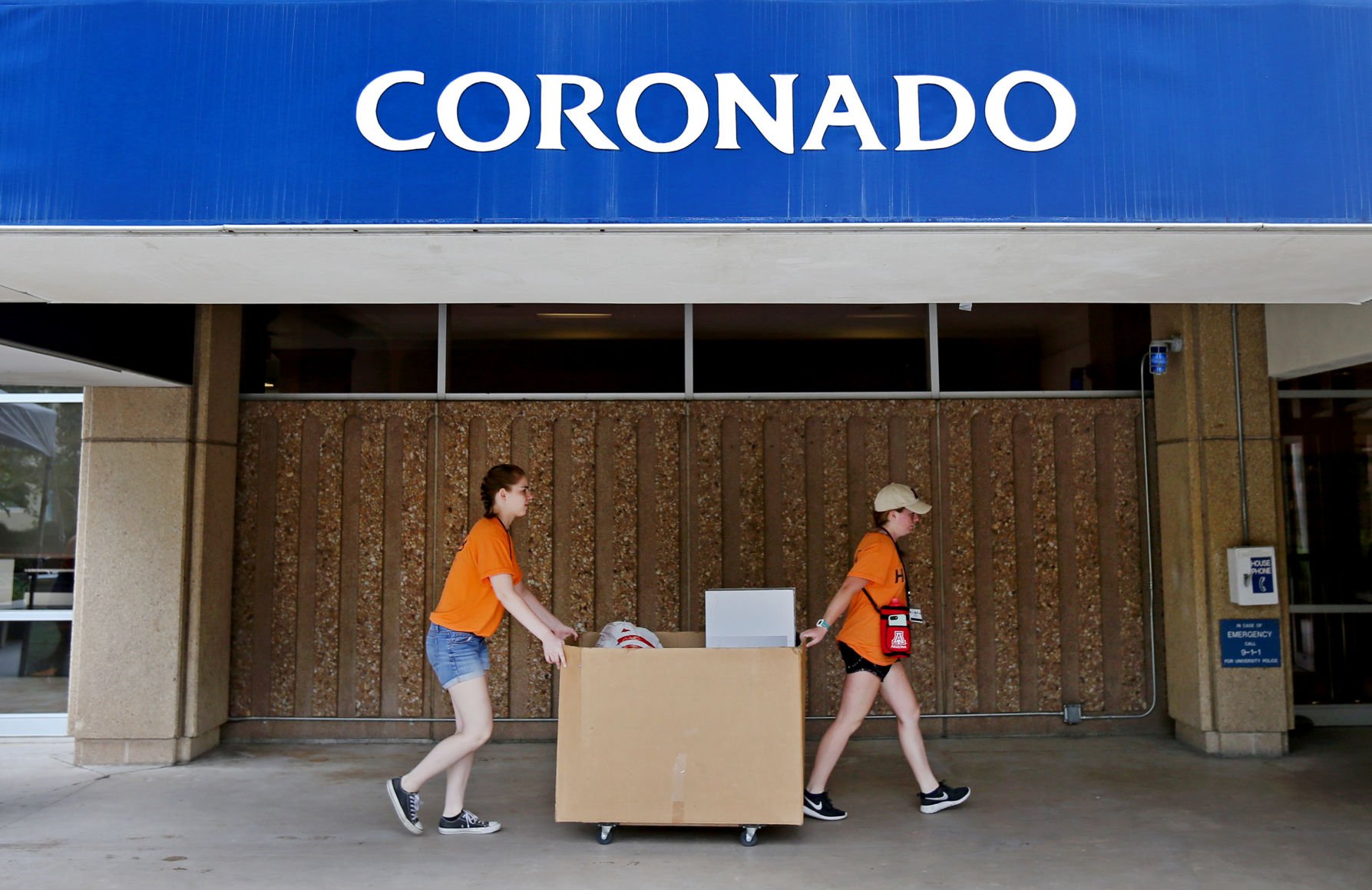 UA dorm move-in day